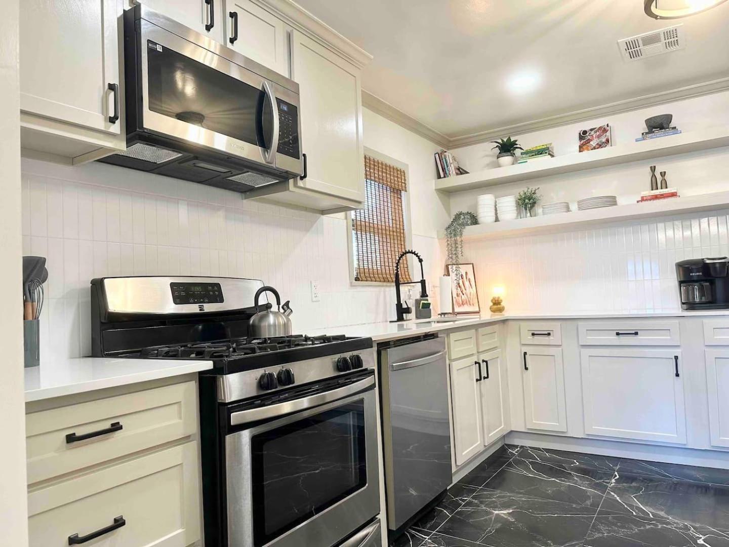 Campus Cottage Kng Bed! Walk To Uco And Downtown 에드몬드 외부 사진