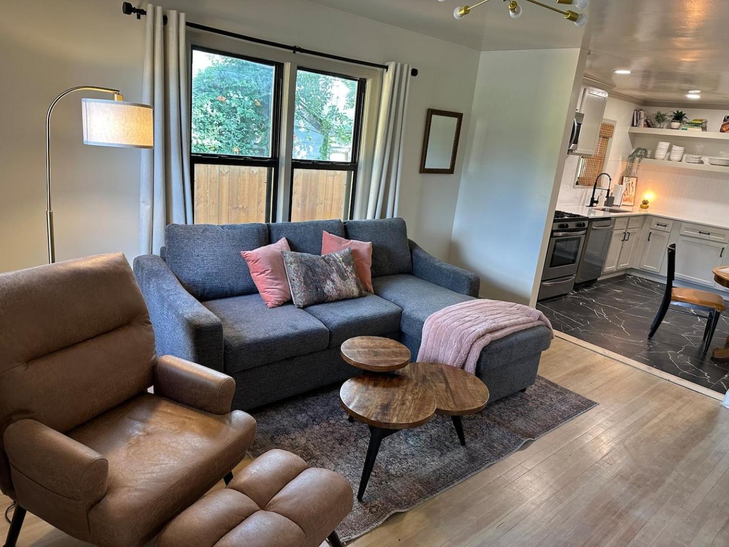 Campus Cottage Kng Bed! Walk To Uco And Downtown 에드몬드 외부 사진