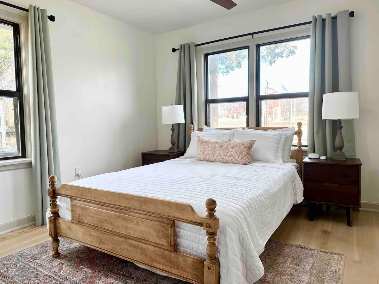 Campus Cottage Kng Bed! Walk To Uco And Downtown 에드몬드 외부 사진